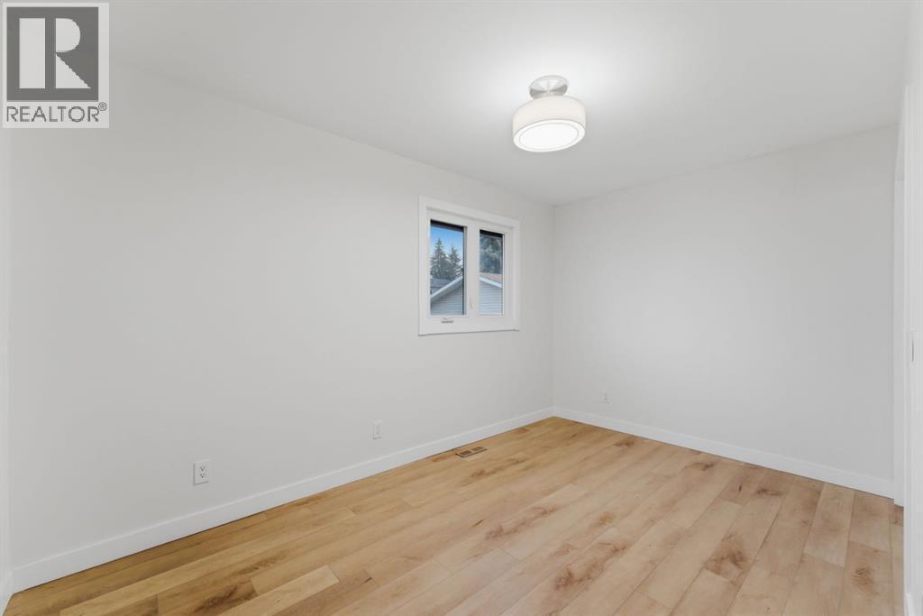 11039 Brae Road Sw, Calgary, AB - Indoor Photo Showing Other Room