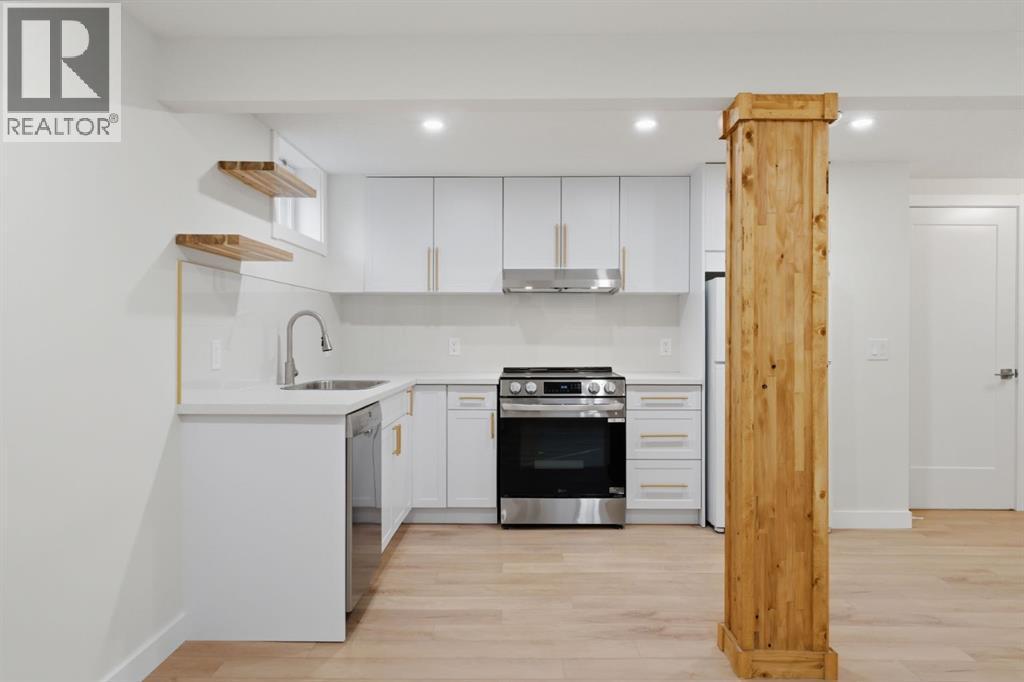 11039 Brae Road Sw, Calgary, AB - Indoor Photo Showing Kitchen