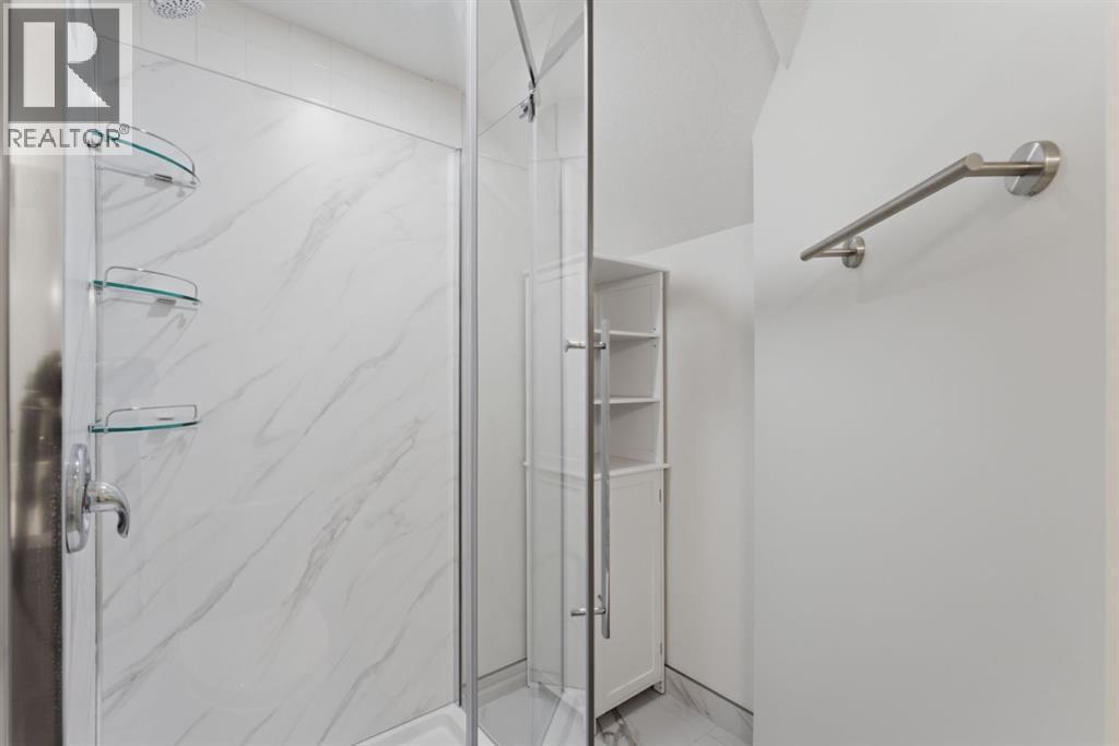 11039 Brae Road Sw, Calgary, AB - Indoor Photo Showing Bathroom