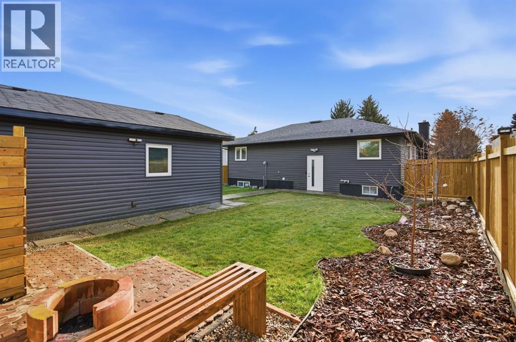 11039 Brae Road Sw, Calgary, AB - Outdoor With Exterior