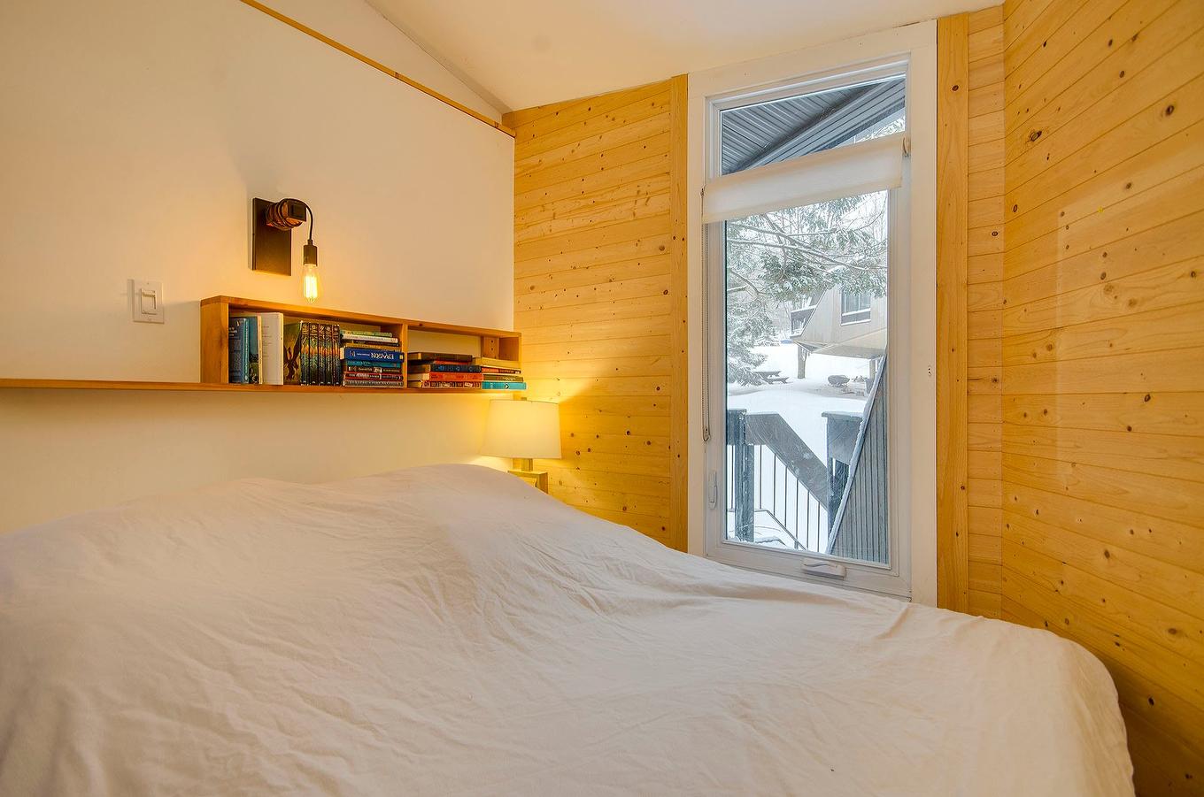 Chambre à coucher principale - 32-110 Rue Thibodeau, Sutton, QC - Indoor Photo Showing Bedroom