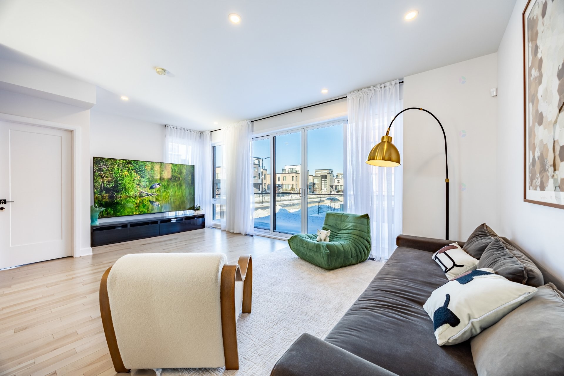 Salon - 111 Av. Des Chênes, Candiac, QC - Indoor Photo Showing Living Room