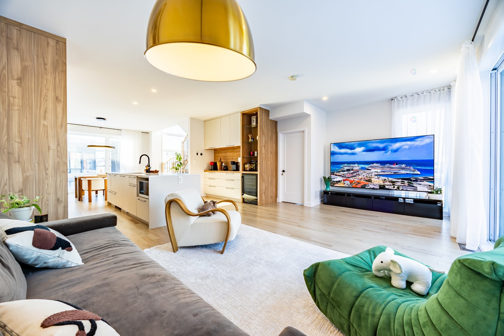 Salon - 111 Av. Des Chênes, Candiac, QC - Indoor Photo Showing Living Room