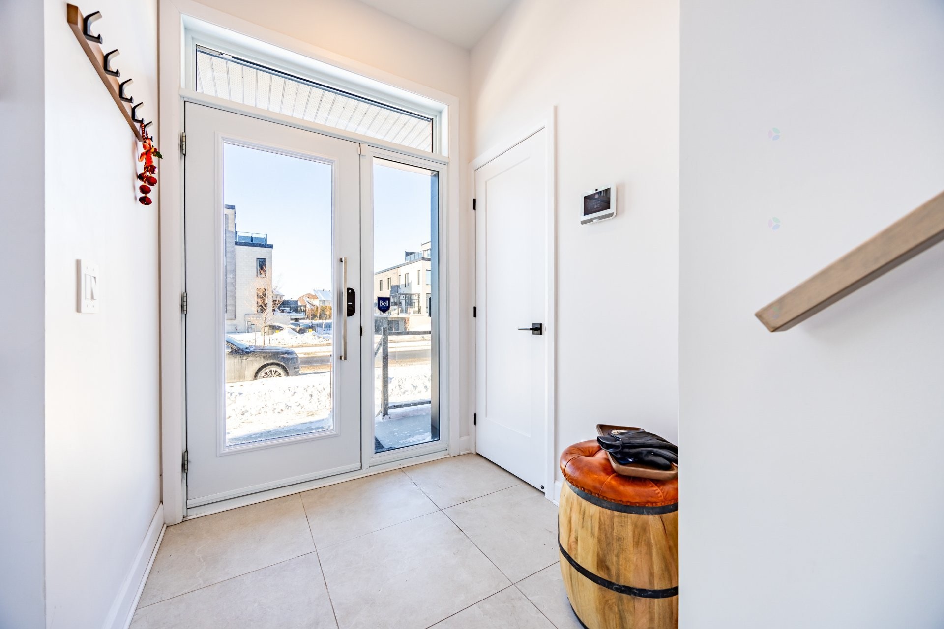 Hall d'entrée/Vestibule - 111 Av. Des Chênes, Candiac, QC - Indoor Photo Showing Other Room