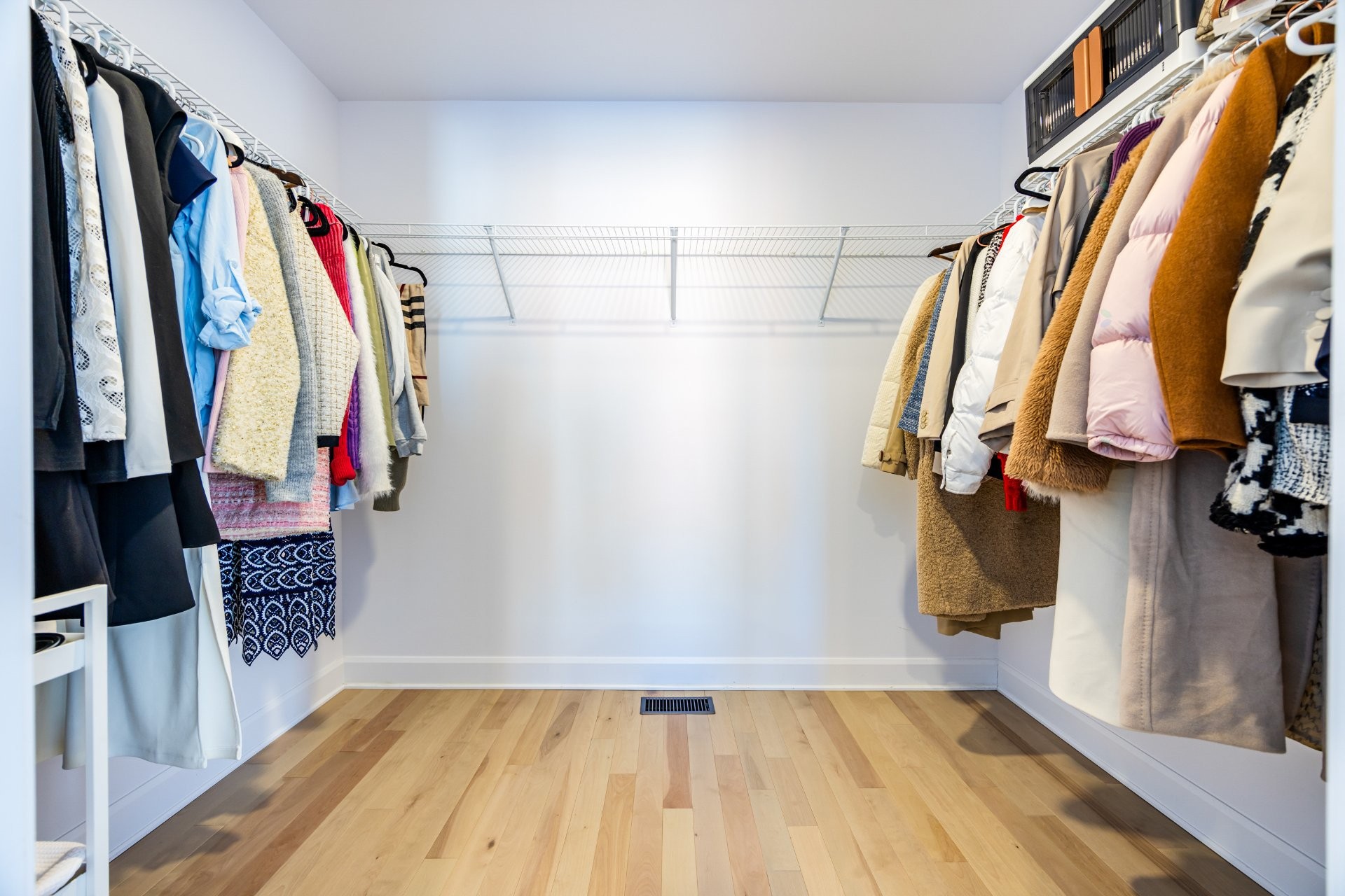 Penderie (Walk-in) - 111 Av. Des Chênes, Candiac, QC - Indoor With Storage