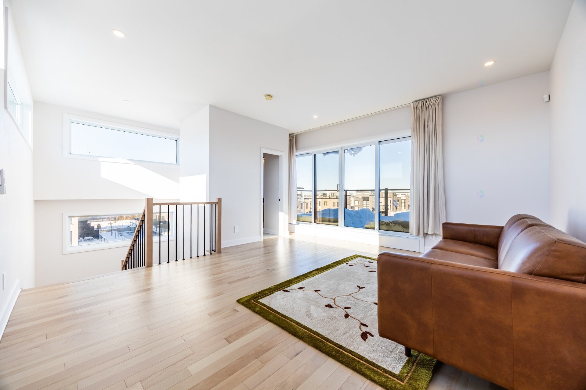 Mezzanine - 111 Av. Des Chênes, Candiac, QC - Indoor Photo Showing Living Room