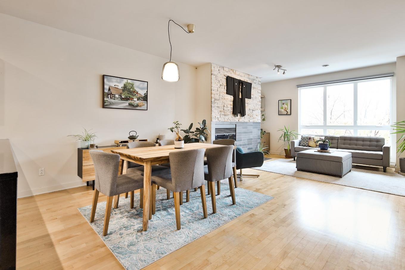 Salle à manger - 4-1919 Rue Beaudry, Montréal (Ville-Marie), QC - Indoor With Fireplace