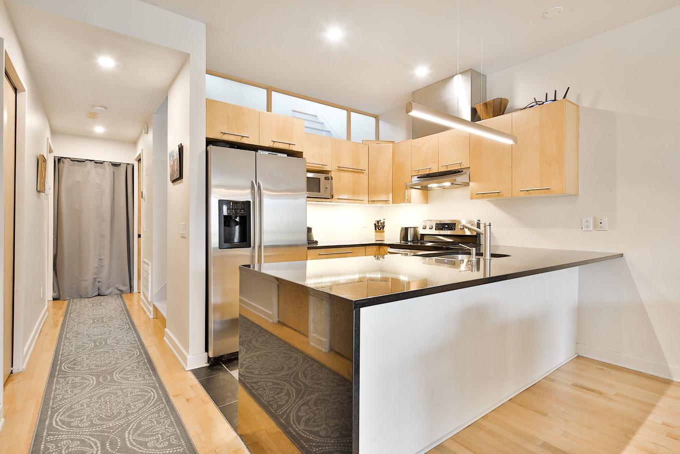 Cuisine - 4-1919 Rue Beaudry, Montréal (Ville-Marie), QC - Indoor Photo Showing Kitchen With Double Sink With Upgraded Kitchen