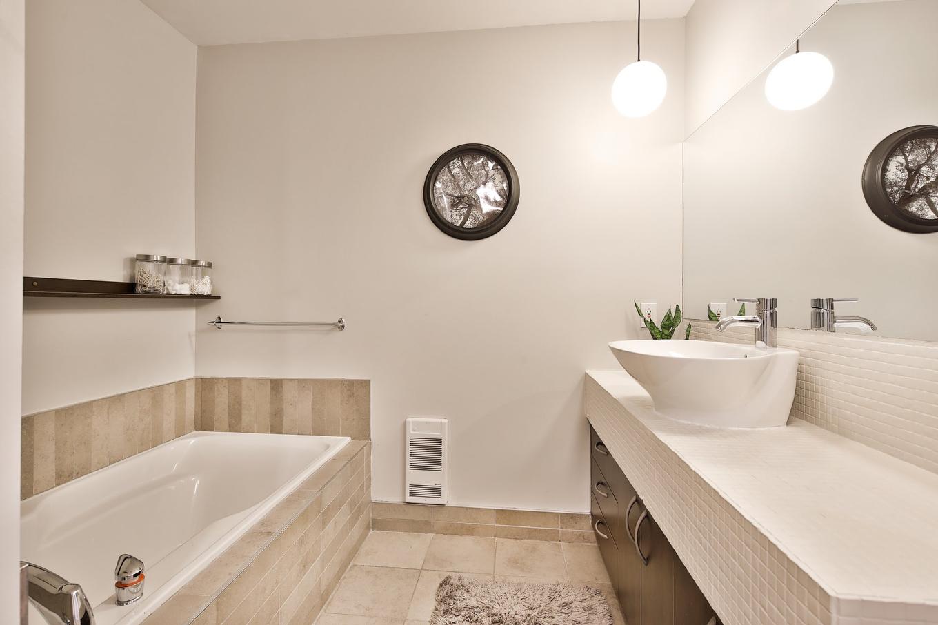 Salle de bains - 4-1919 Rue Beaudry, Montréal (Ville-Marie), QC - Indoor Photo Showing Bathroom