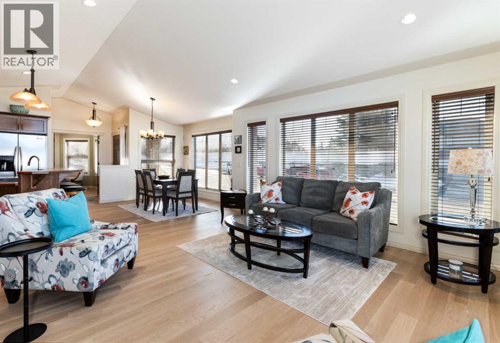 6371 Cedar Way, Innisfail, AB - Indoor Photo Showing Living Room