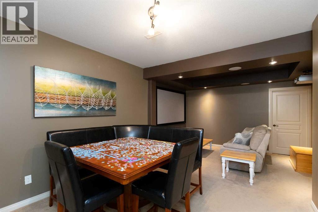 6371 Cedar Way, Innisfail, AB - Indoor Photo Showing Dining Room