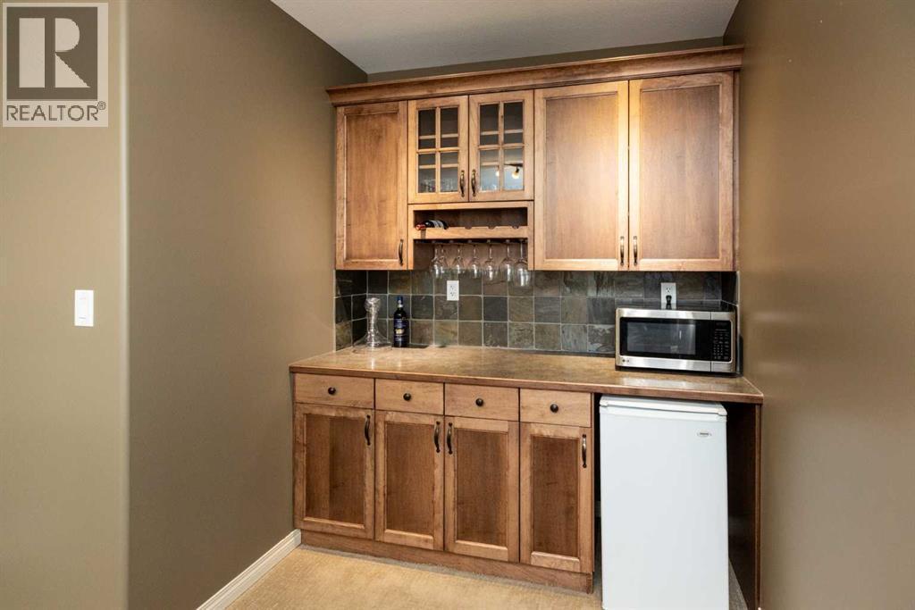 6371 Cedar Way, Innisfail, AB - Indoor Photo Showing Kitchen