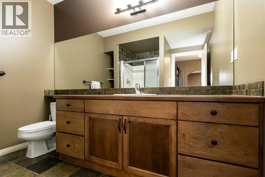 6371 Cedar Way, Innisfail, AB - Indoor Photo Showing Bathroom