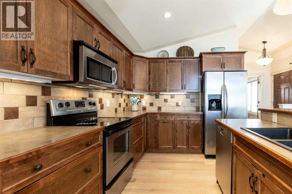 6371 Cedar Way, Innisfail, AB - Indoor Photo Showing Kitchen