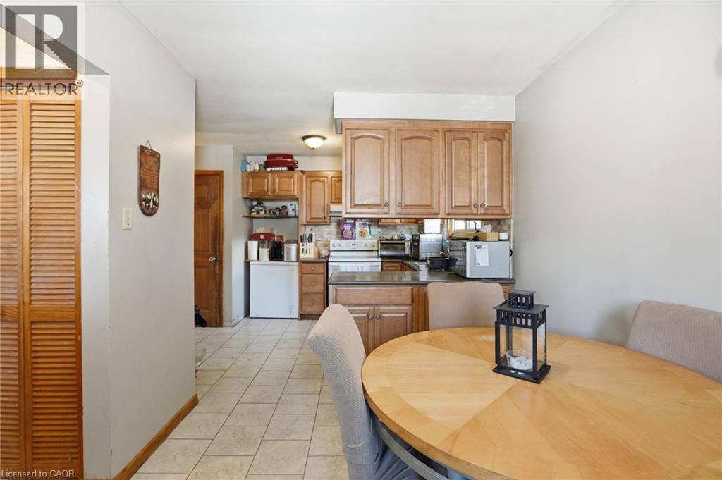 57 Gainsborough Road, Hamilton, ON - Indoor Photo Showing Kitchen