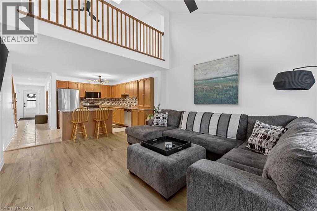 9 Chicory Crescent, St. Catharines, ON - Indoor Photo Showing Living Room