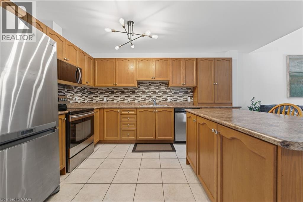 9 Chicory Crescent, St. Catharines, ON - Indoor Photo Showing Kitchen With Stainless Steel Kitchen