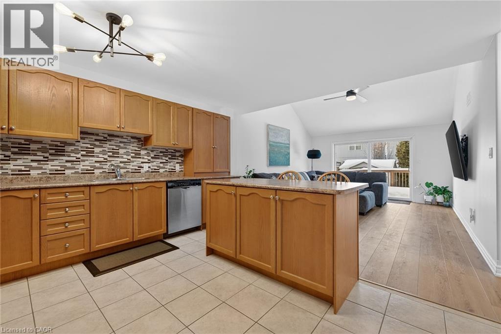 9 Chicory Crescent, St. Catharines, ON - Indoor Photo Showing Kitchen
