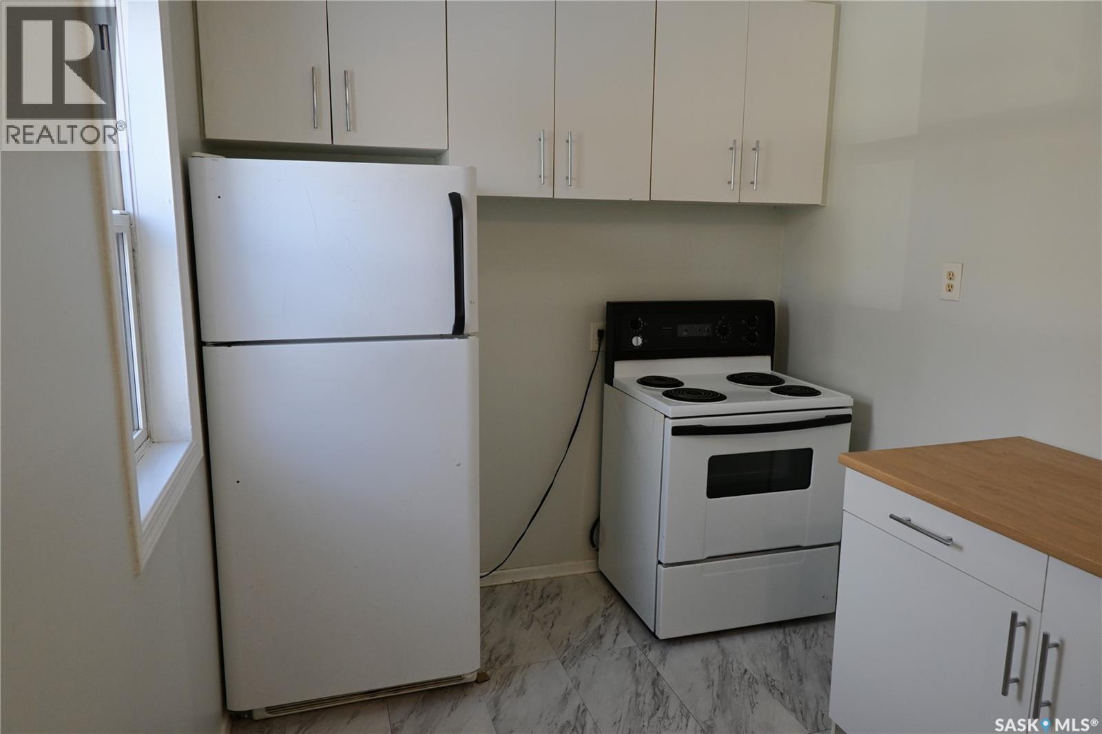 4201 6Th Avenue, Regina, SK - Indoor Photo Showing Kitchen