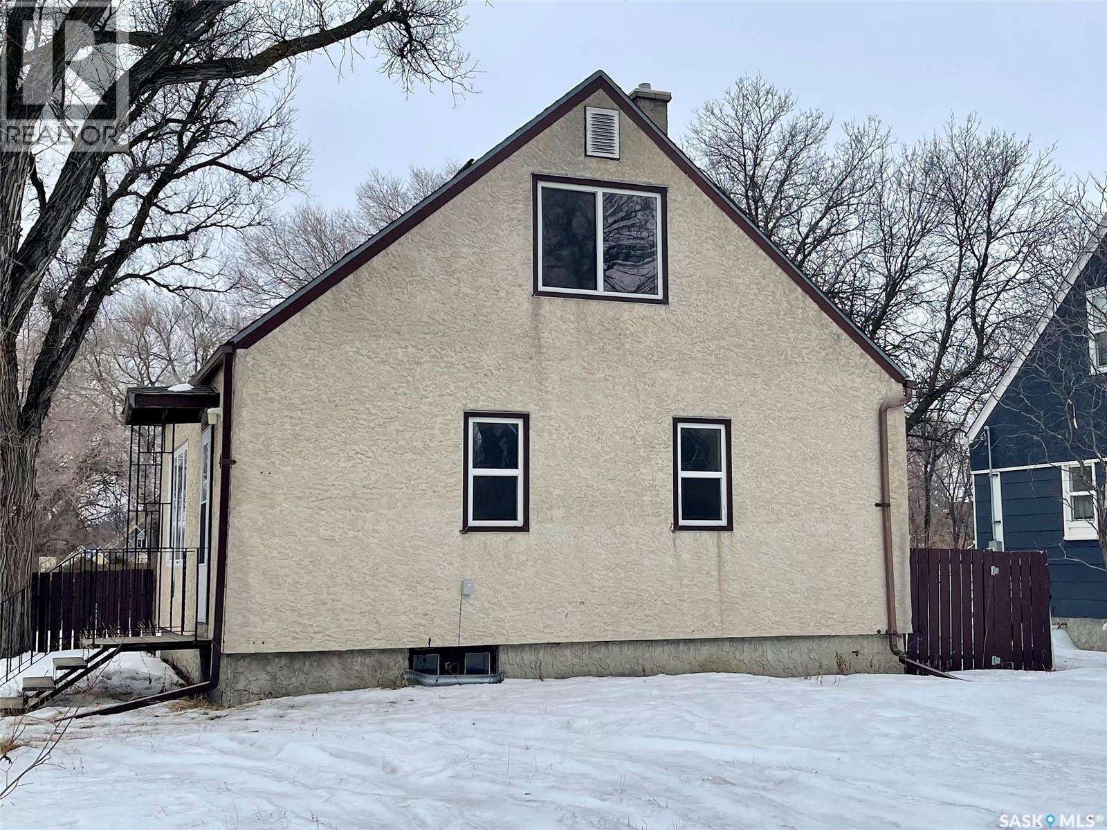 4201 6Th Avenue, Regina, SK - Outdoor With Exterior