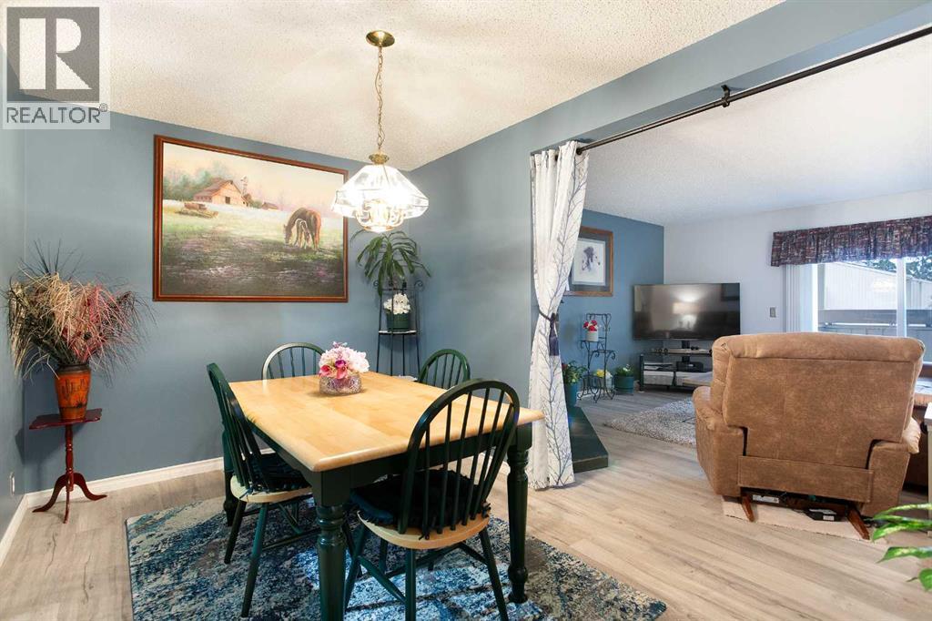 9, 225 Berwick Drive Nw, Calgary, AB - Indoor Photo Showing Dining Room