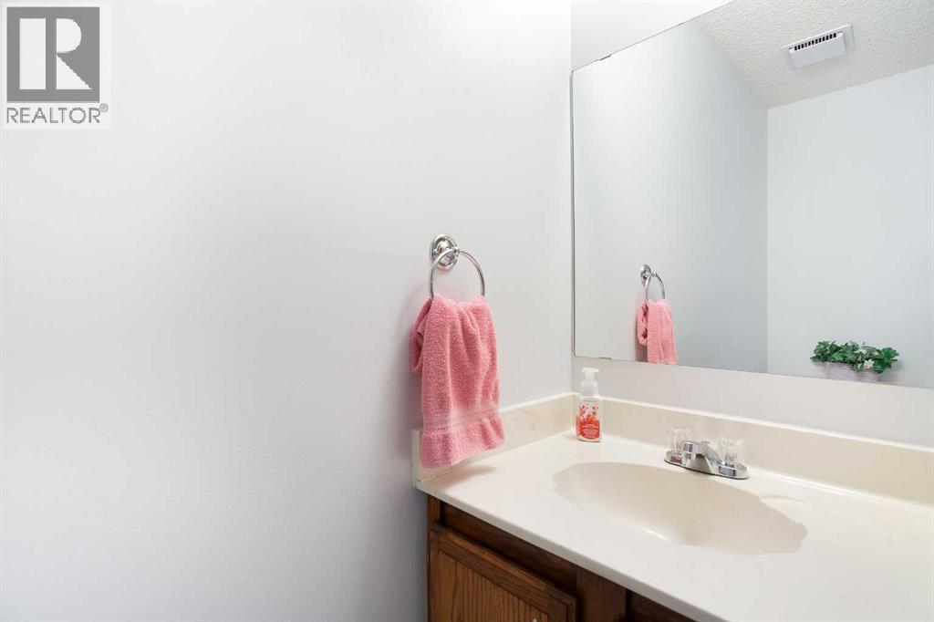 9, 225 Berwick Drive Nw, Calgary, AB - Indoor Photo Showing Bathroom