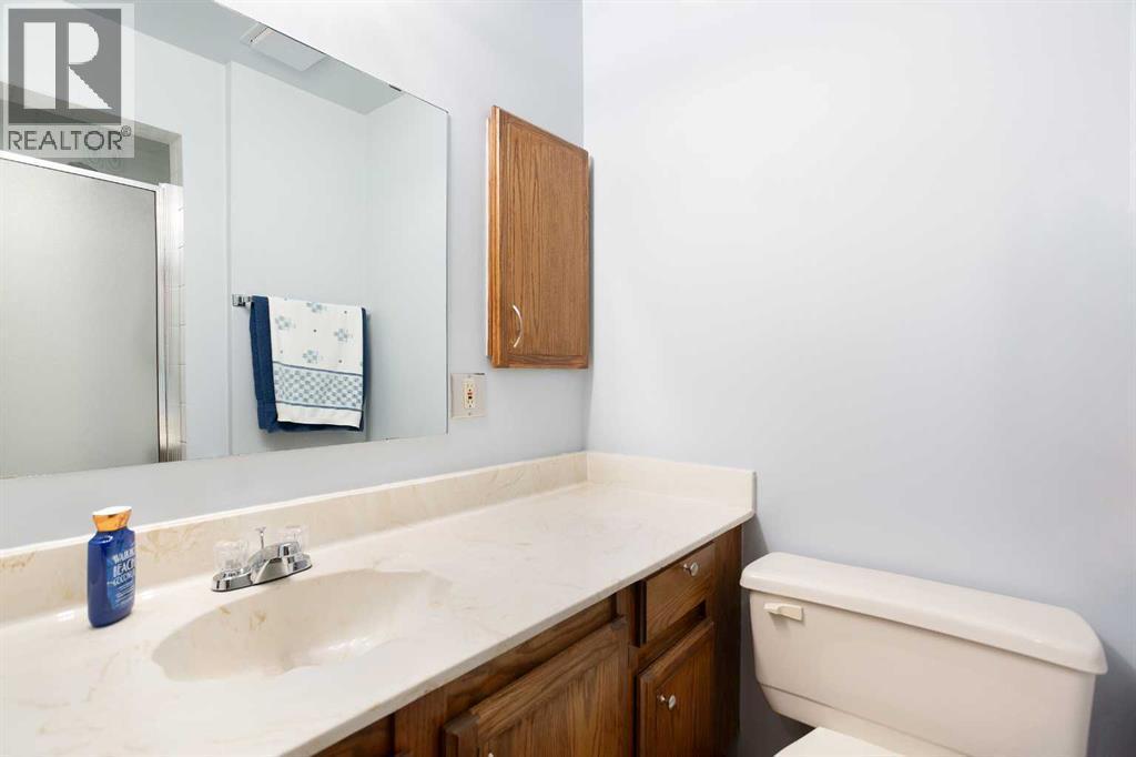 9, 225 Berwick Drive Nw, Calgary, AB - Indoor Photo Showing Bathroom