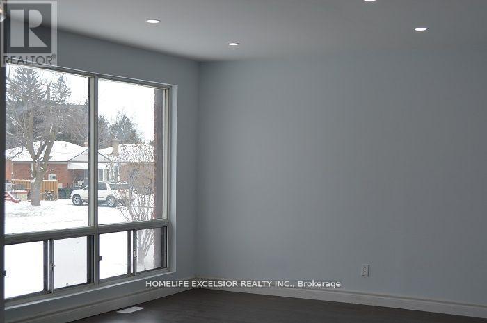 Main Upper - 3 Strode Drive, Toronto, ON - Indoor Photo Showing Other Room