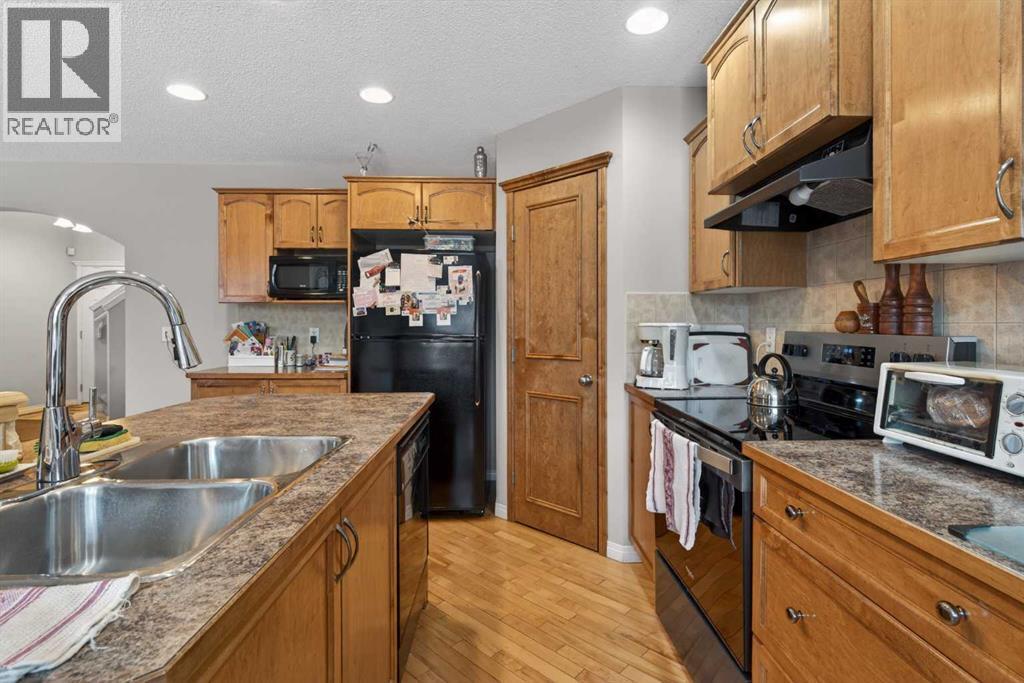 Kitchen - 627 Auburn Bay Heights Se, Calgary, AB - Indoor Photo Showing Kitchen With Double Sink