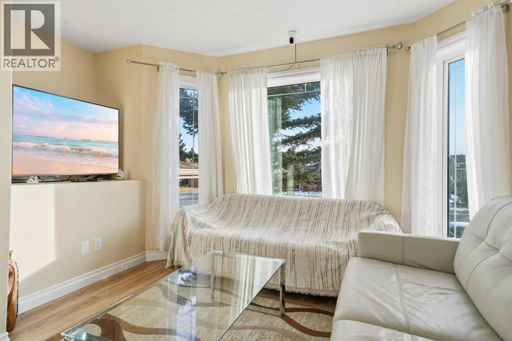 80 Taradale Drive S, Calgary, AB - Indoor Photo Showing Other Room