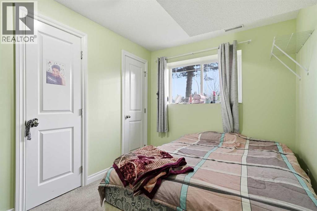 80 Taradale Drive S, Calgary, AB - Indoor Photo Showing Bedroom