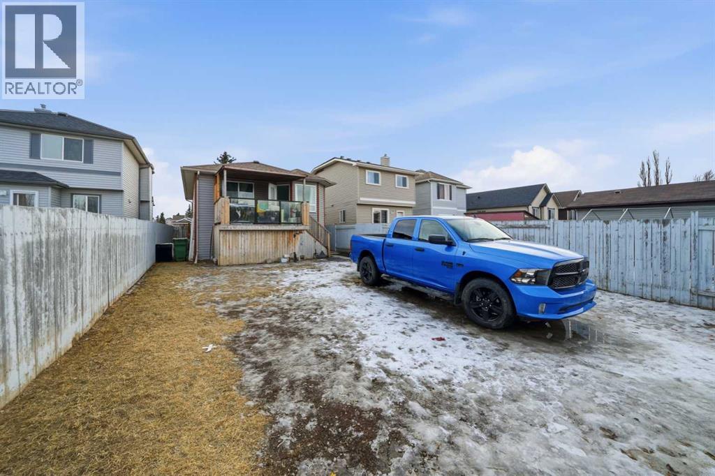 80 Taradale Drive S, Calgary, AB - Outdoor With Exterior