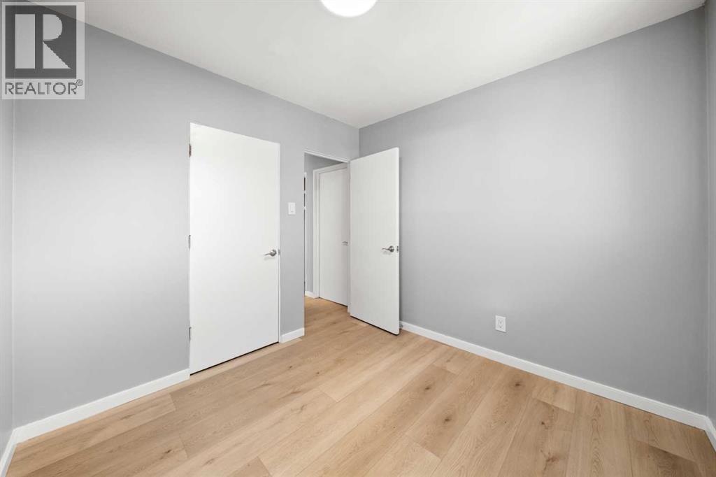4520 Greenview Drive Ne, Calgary, AB - Indoor Photo Showing Other Room