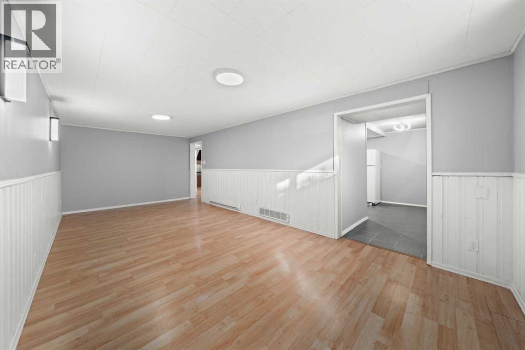 4520 Greenview Drive Ne, Calgary, AB - Indoor Photo Showing Other Room