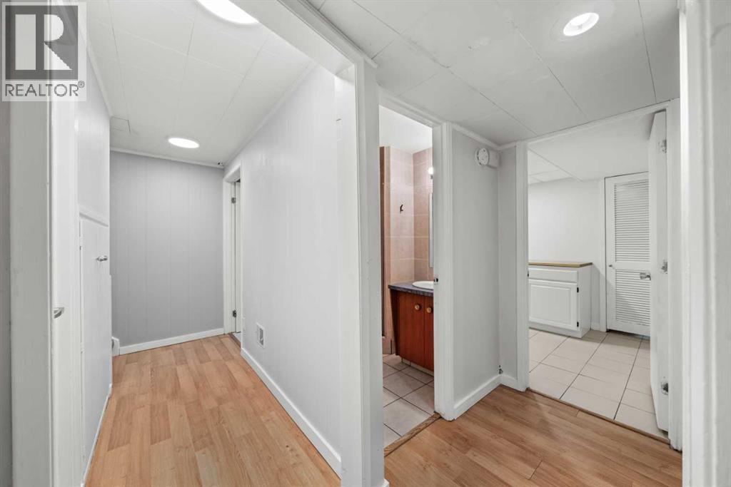 4520 Greenview Drive Ne, Calgary, AB - Indoor Photo Showing Other Room