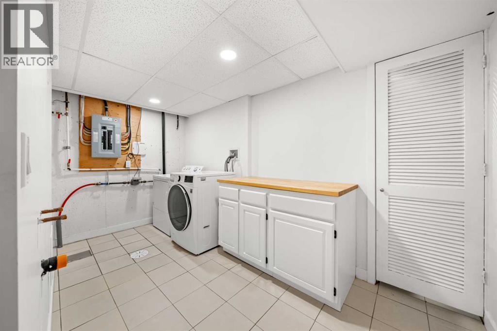 4520 Greenview Drive Ne, Calgary, AB - Indoor Photo Showing Laundry Room