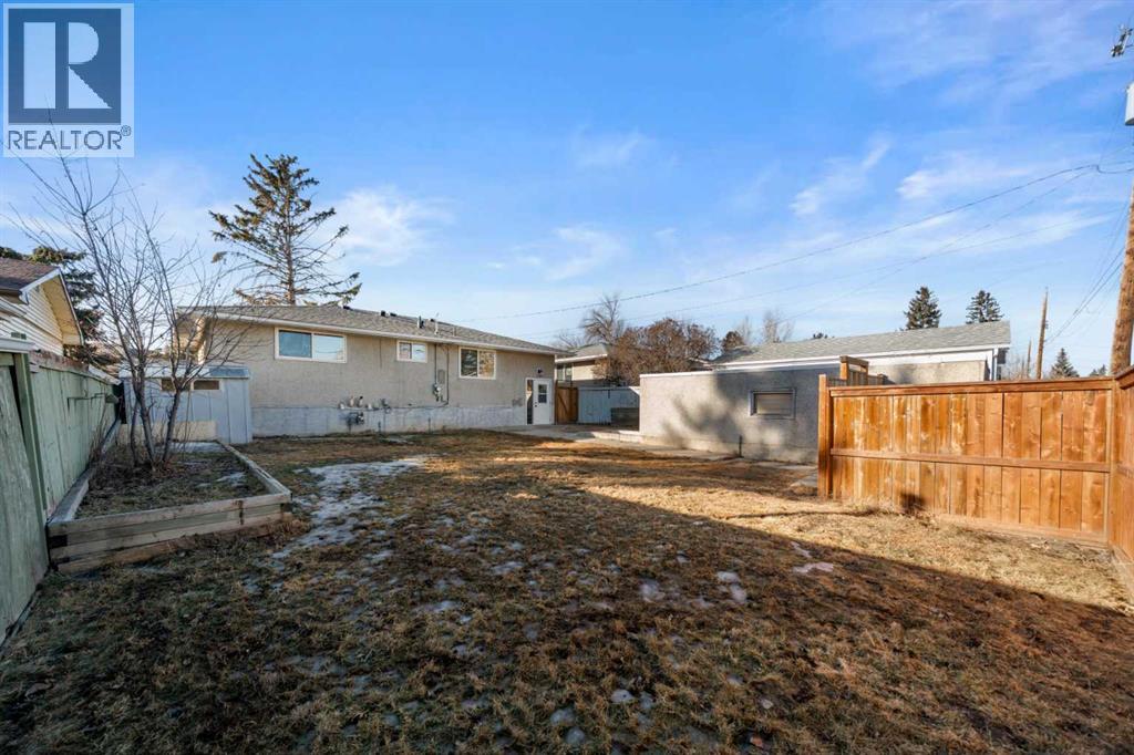 4520 Greenview Drive Ne, Calgary, AB - Outdoor
