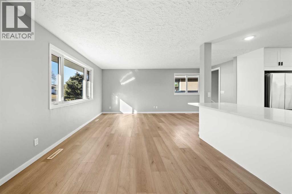 4520 Greenview Drive Ne, Calgary, AB - Indoor