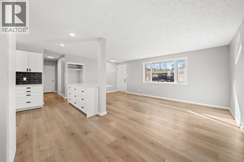 4520 Greenview Drive Ne, Calgary, AB - Indoor