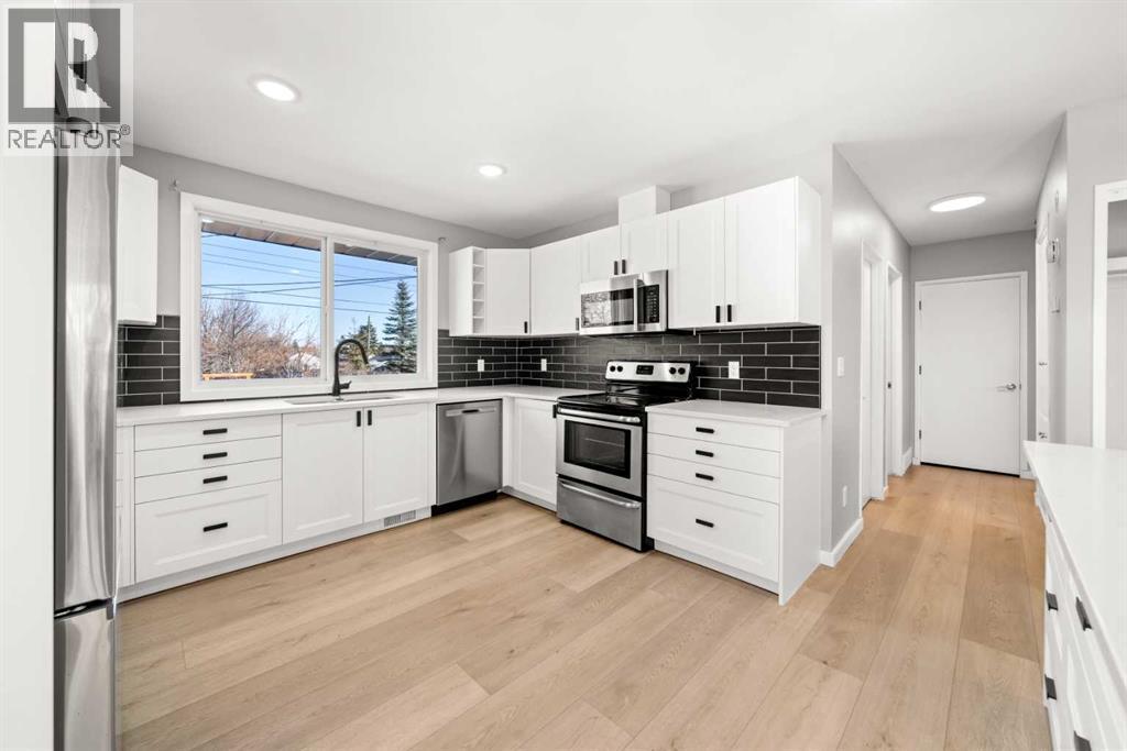 4520 Greenview Drive Ne, Calgary, AB - Indoor Photo Showing Kitchen With Stainless Steel Kitchen