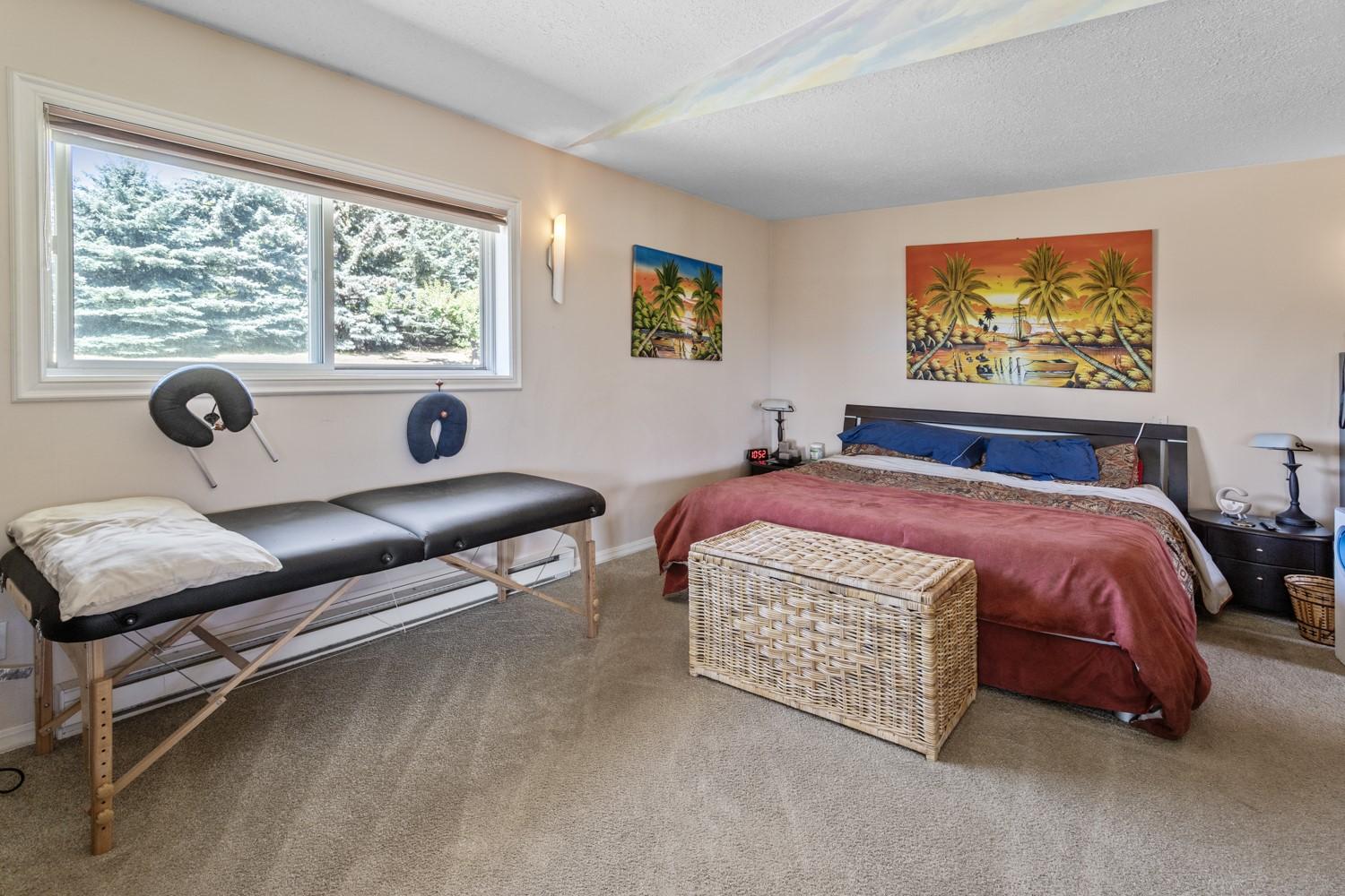 209 27Th Avenue, Erickson, BC - Indoor Photo Showing Bedroom