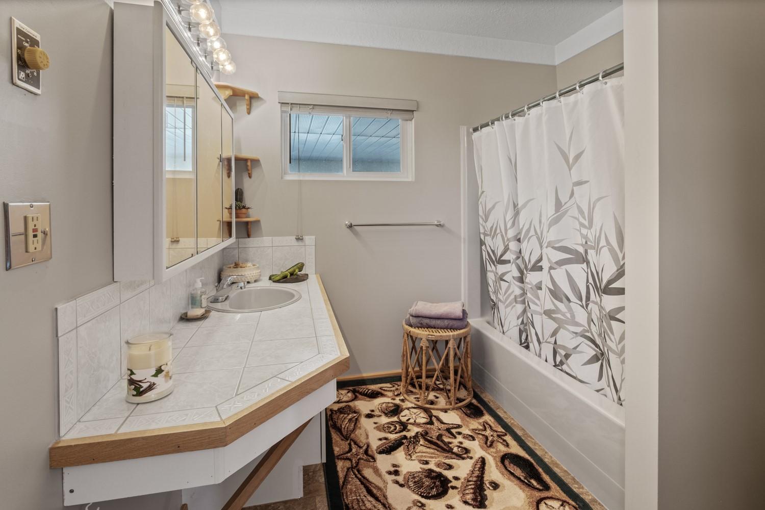 209 27Th Avenue, Erickson, BC - Indoor Photo Showing Bathroom