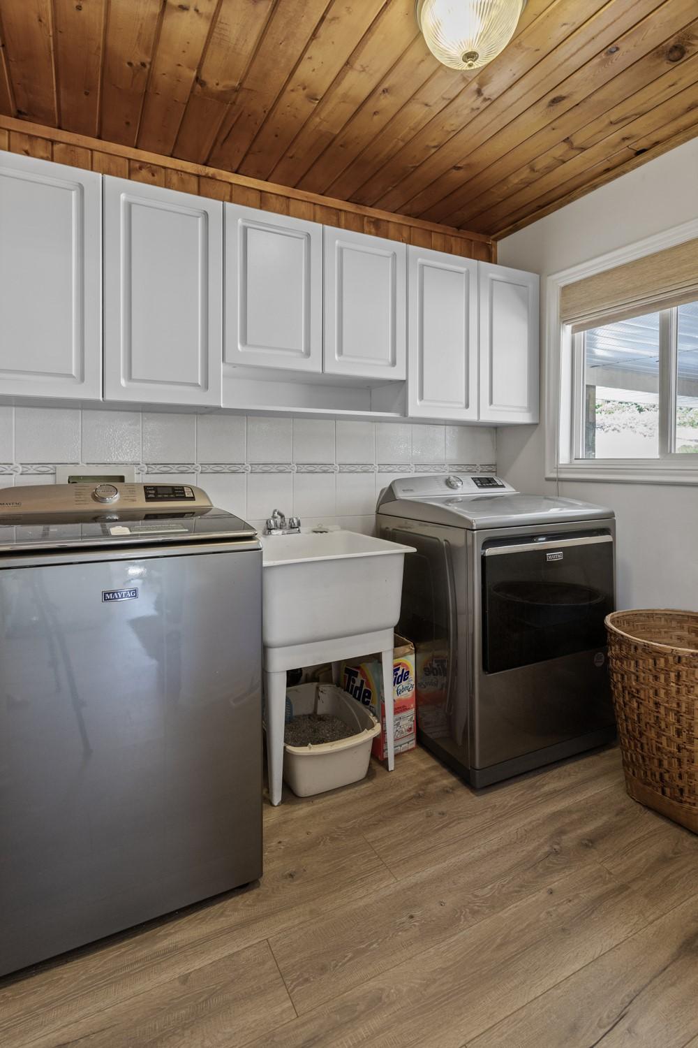 209 27Th Avenue, Erickson, BC - Indoor Photo Showing Kitchen