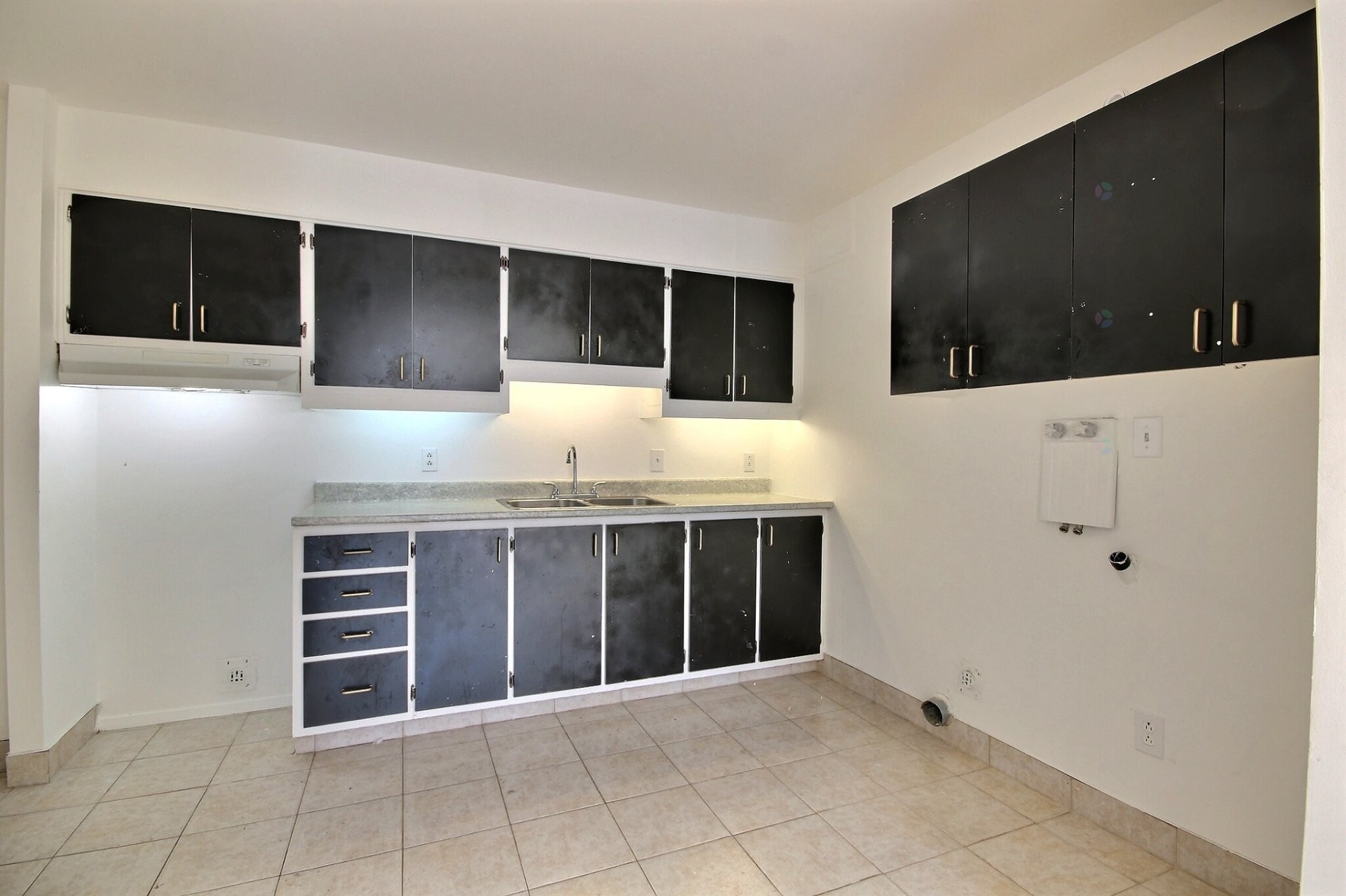 Kitchen - 122 Rue Orléans, Cowansville, QC - Indoor Photo Showing Other Room