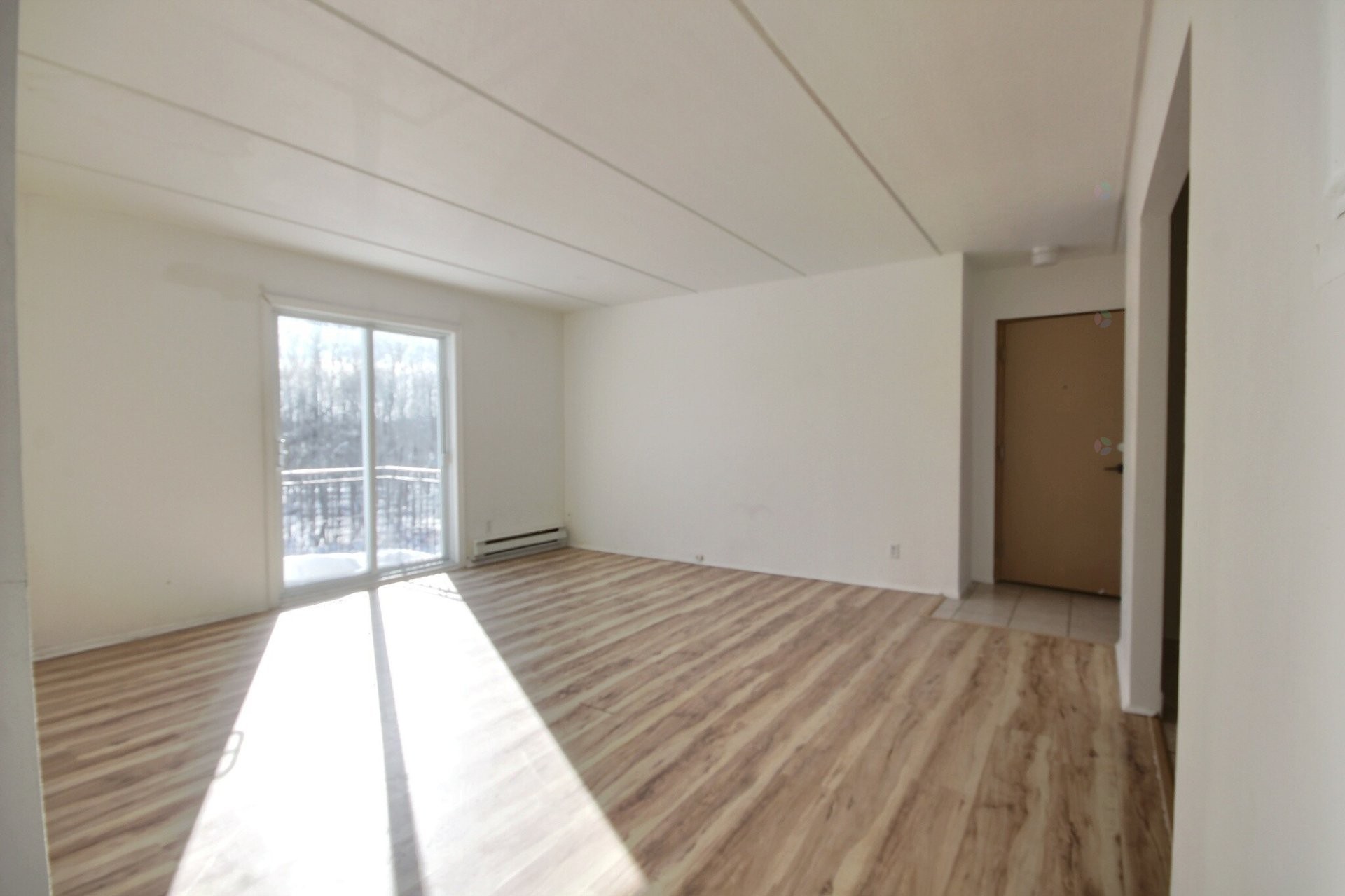 Living Room - 122 Rue Orléans, Cowansville, QC - Indoor Photo Showing Other Room