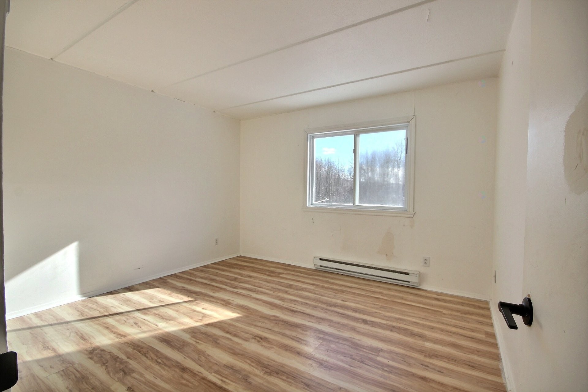 Master Bedroom - 122 Rue Orléans, Cowansville, QC - Indoor Photo Showing Other Room