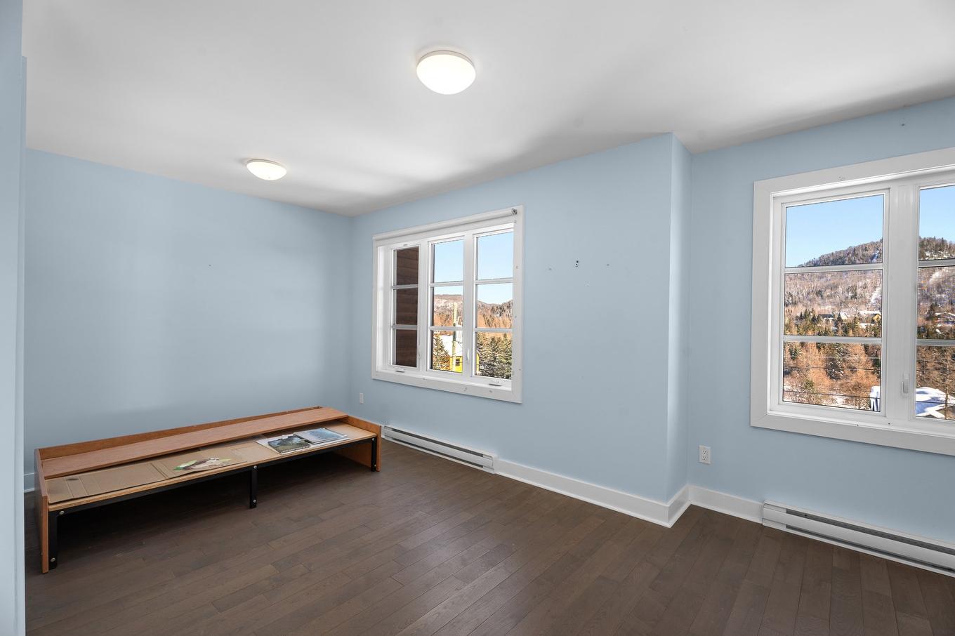 Chambre à coucher principale - 1548 Rue Roland-Plante, Val-David, QC - Indoor Photo Showing Other Room