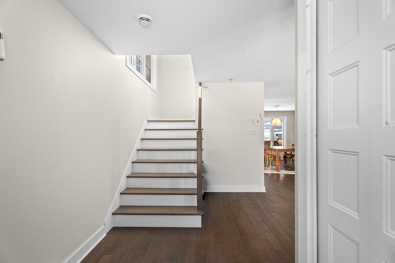 Hall d'entrée/Vestibule - 1548 Rue Roland-Plante, Val-David, QC - Indoor Photo Showing Other Room