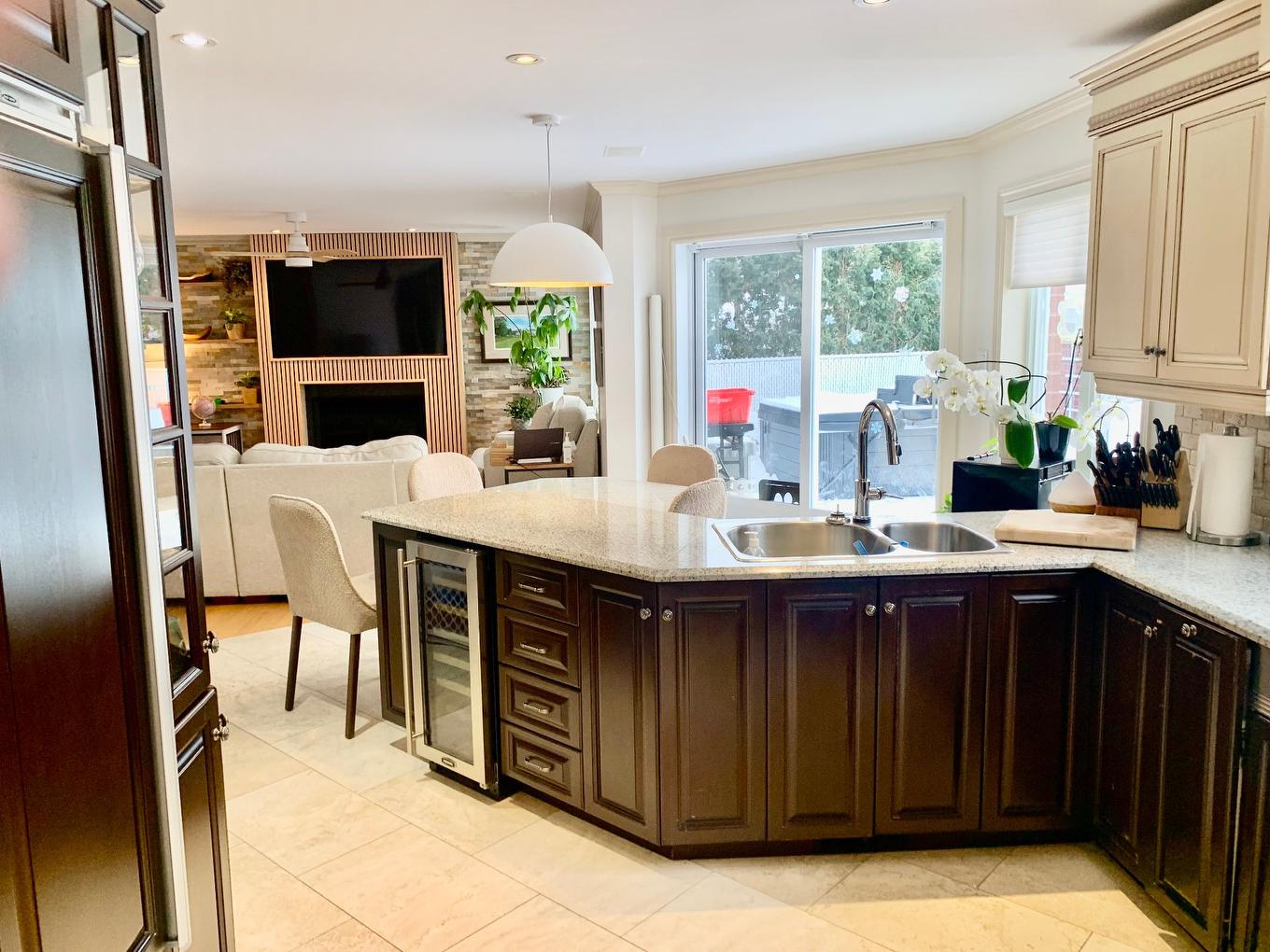 Cuisine - 268 Rue Vallée, Sainte-Anne-De-Bellevue, QC - Indoor Photo Showing Kitchen With Double Sink