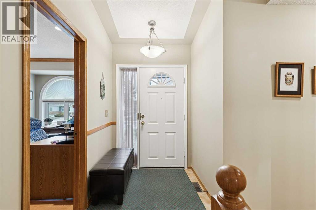 1025 Shawnee Road Sw, Calgary, AB - Indoor Photo Showing Other Room